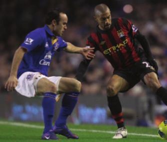 everton away 2011 to 12 action2