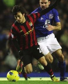 everton away 2011 to 12 action3