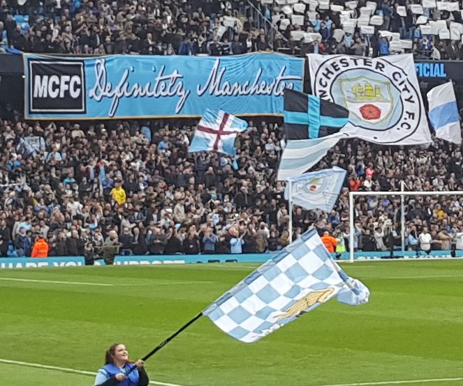 man utd home 2015 to 16 crowd banner