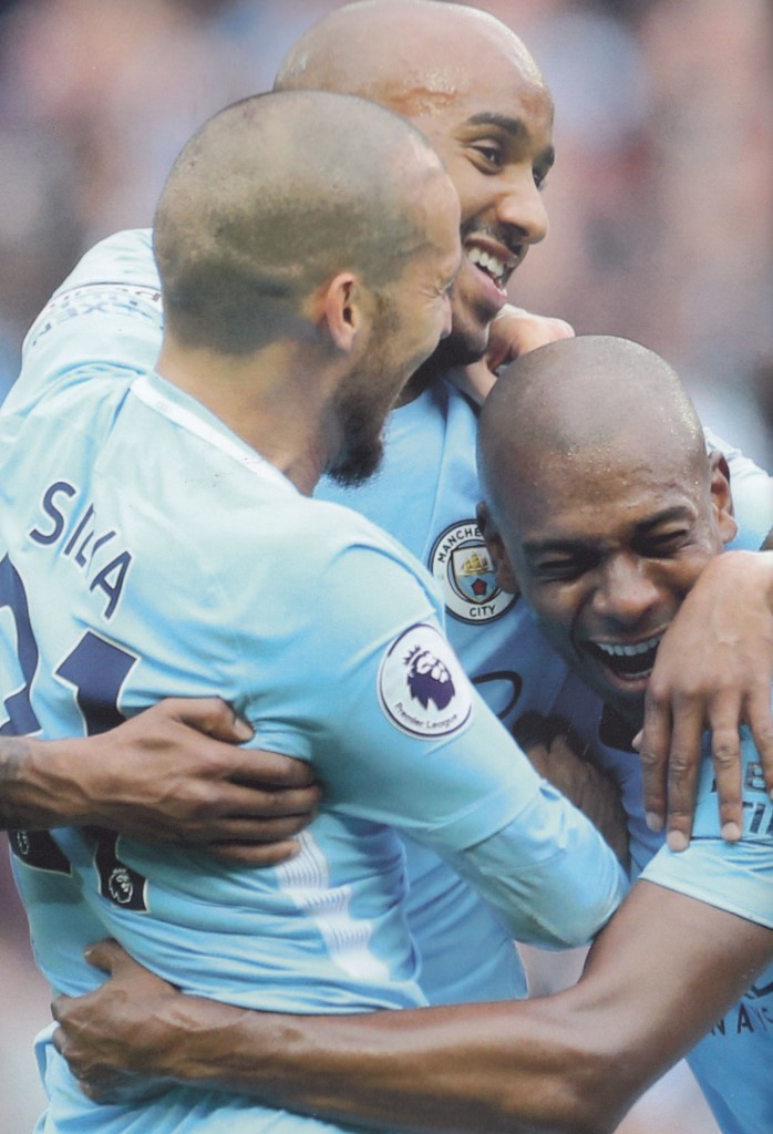 crystal palace home 2017 to 18 delph goal2