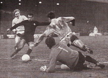 ACADEMICA DE COIMBRA 1969 to 70 action 3