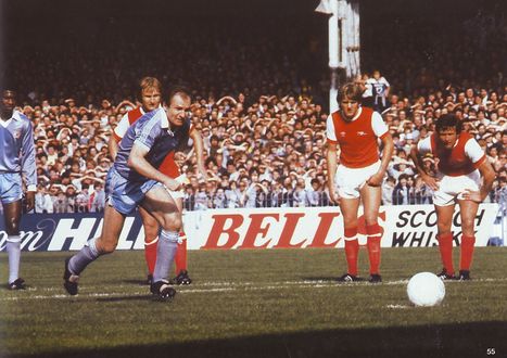 Arsenal home 1980 to 81 tueart goal pena