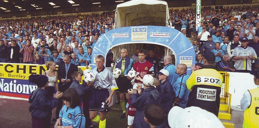 BURNLEY away 2001 to 02 teamsa