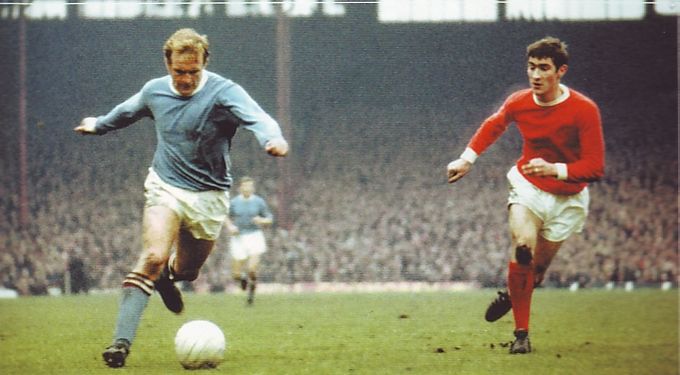 Man Utd Away 1969-70 action