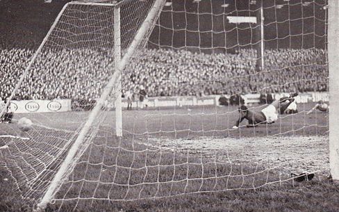 Man Utd Home bell goal 2-0 1969-70