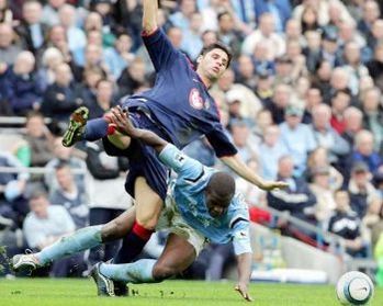 Pompey home 2004 to 05 action Pompey home 2004 to 05 action