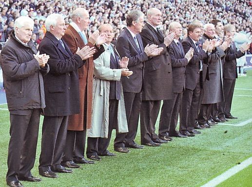 arsenal home 2010 to 11 minutes applause
