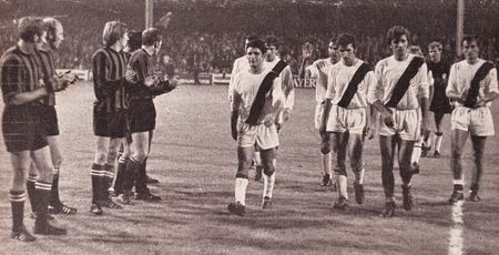 bologne 1970-71 players applaud