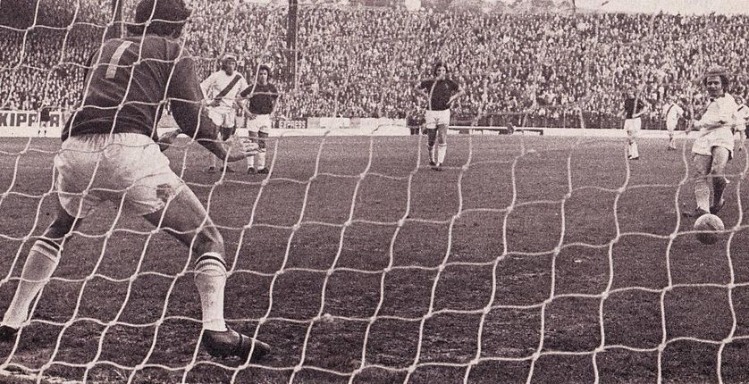 burnley away 1974 to 75 tueart goal pena