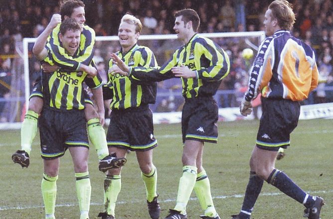 chesterfield away 1998 to 99 crooks goal