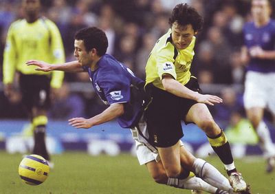 everton away 2005 to 06 action2