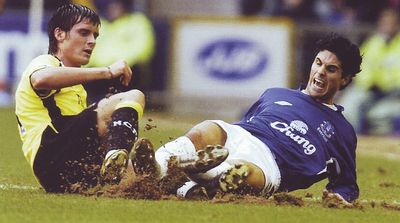 everton away 2005 to 06 action3