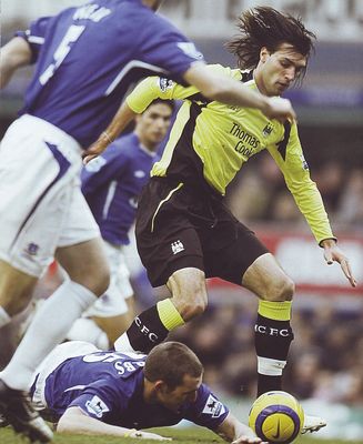everton away 2005 to 06 action