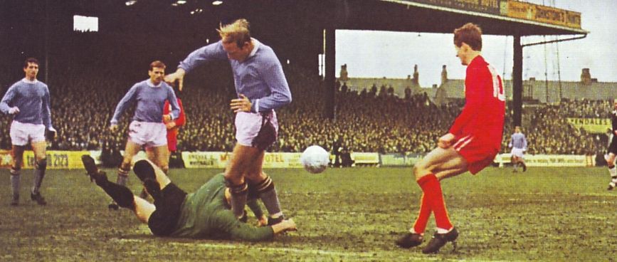 fulham home 1967-68 action