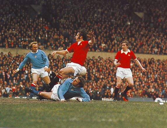 man united away 1973 to 74 action