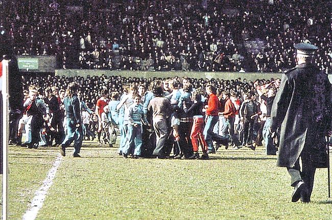 man utd away 1973 to 74 crowd invasion