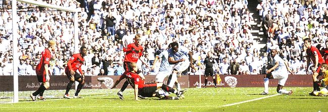 man utd home 2009 to 10 action man utd home 2009 to 10 action