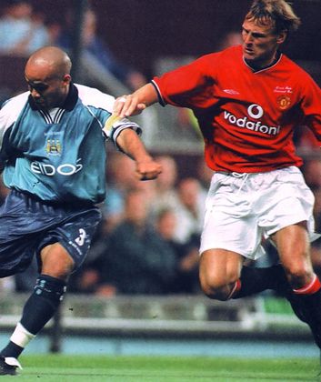 man utd irwin testimonial 2000 to 01 action man utd irwin testimonial 2000 to 01 action