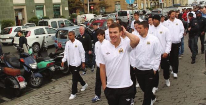 napoli away 2011 to 12 players before game in naples