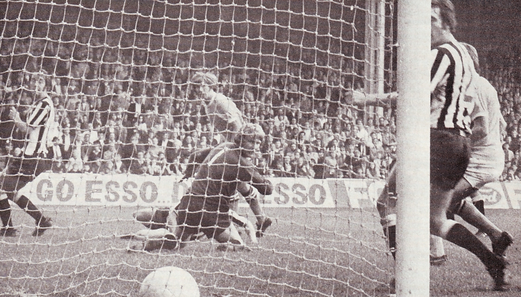 Newcastle home 1971-72 bell goal Newcastle home 1971-72 bell goal