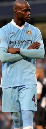 wcastle home 2011 to 12 balotelli pen goal3