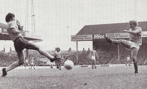 norwich home 1972-73 lee 1st goala