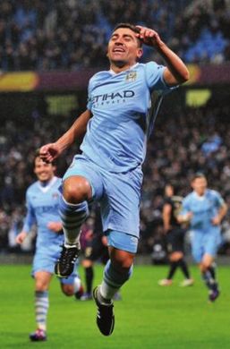 porto home 2011 to 12 pizzaro goal2 porto home 2011 to 12 pizzaro goal2