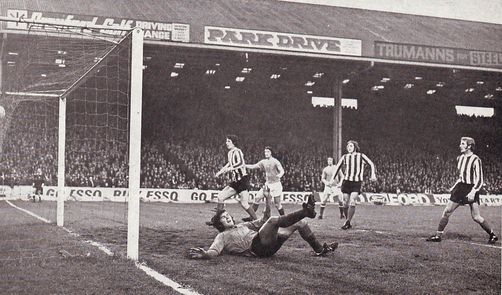 stoke home 1972-73 mellor goal stoke home 1972-73 mellor goal