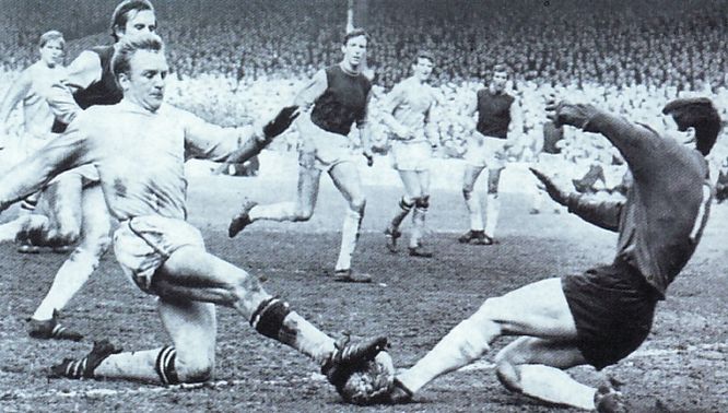 whu home 1967-68 action