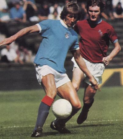 burnley home charity shield 1973 to 74 action2