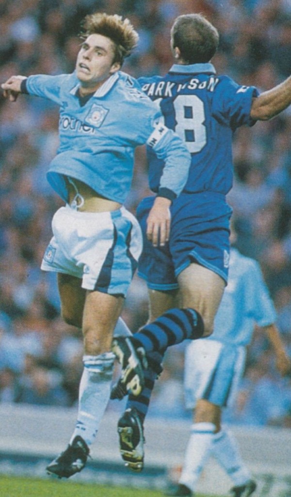 everton home 1995 to 96 action5