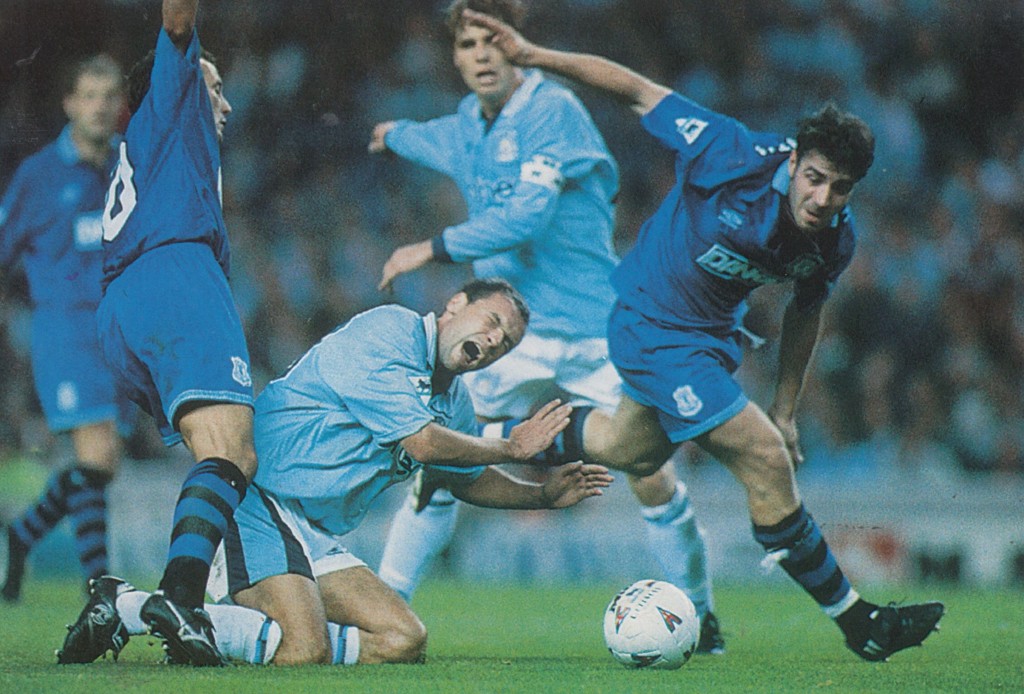 everton home 1995 to 96 action6