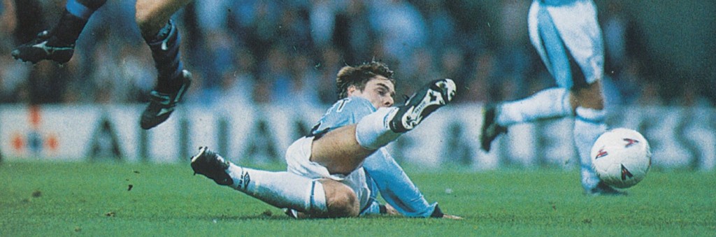 everton home 1995 to 96 action7