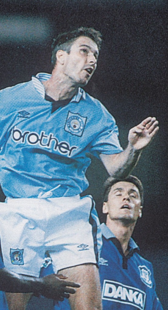 everton home 1995 to 96 action8