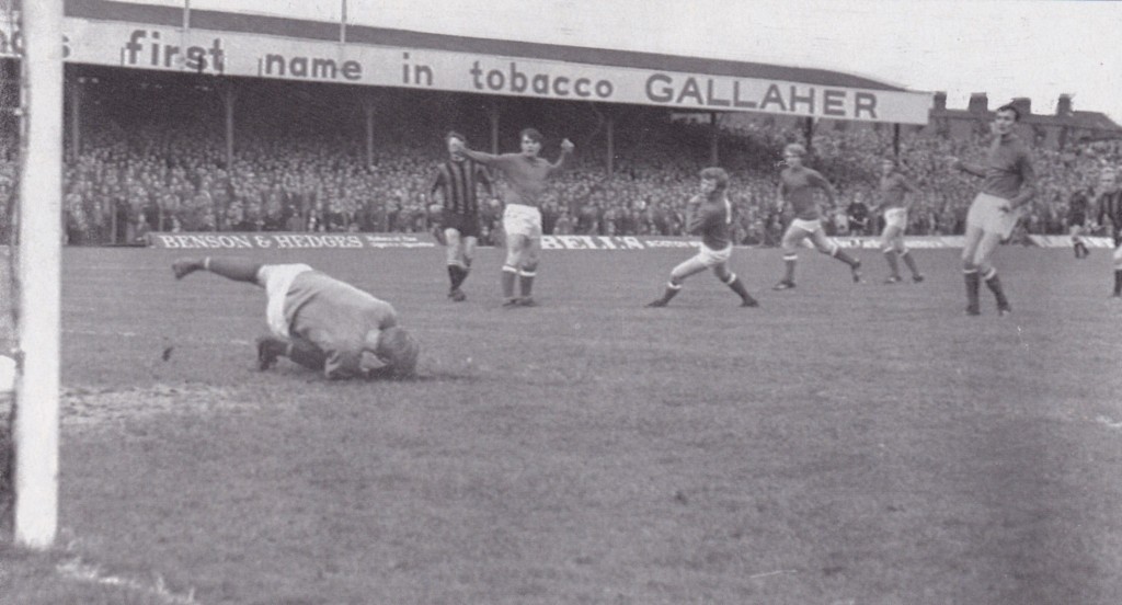 linfield away 1970 to 71 lee goal8