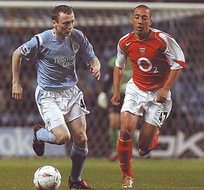 arsenal home carling cup 2004 to 05 action