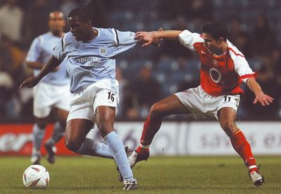 arsenal home carling cup 2004 to 05 action2