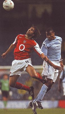 arsenal home carling cup 2004 to 05 action3