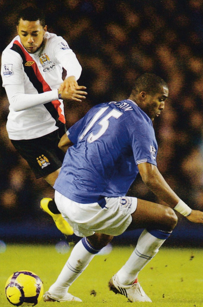 everton away 2009 to 10 action32