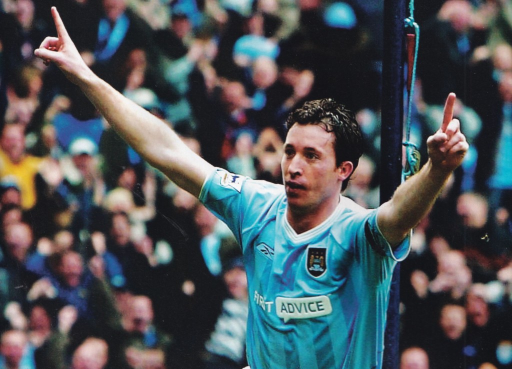 man utd home 2003 to 04 fowler goal5