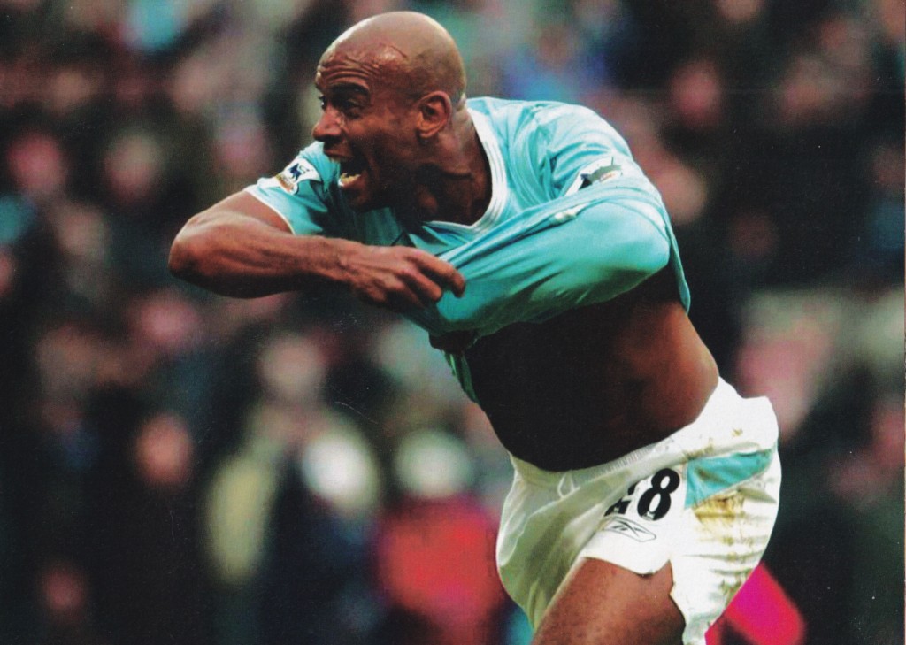 man utd home 2003 to 04 sinclair goal8