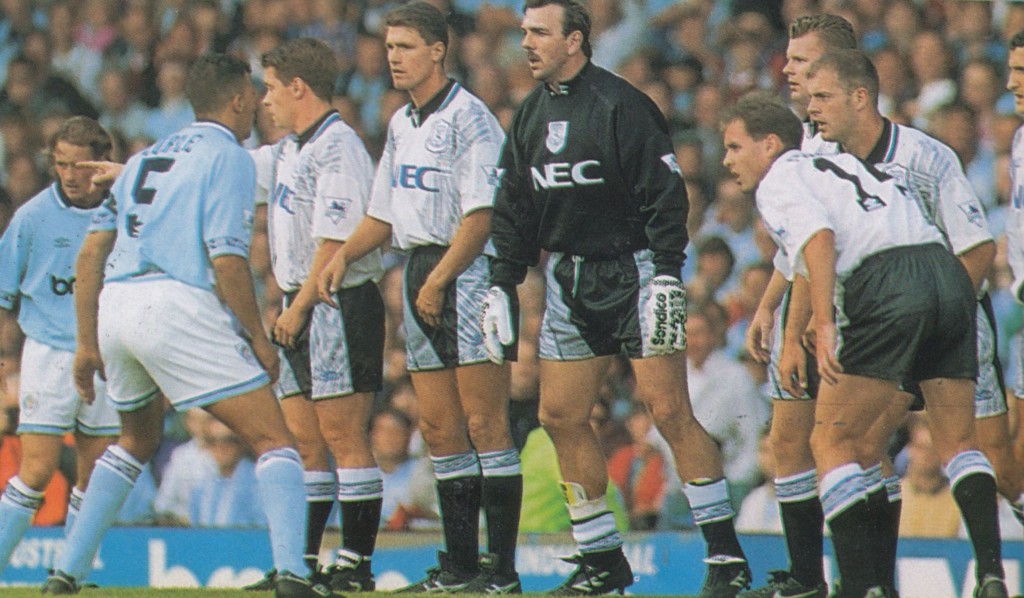 everton home 1994 to 95 action9
