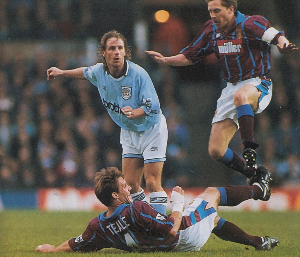 aston villa home 1994 to 95 action11