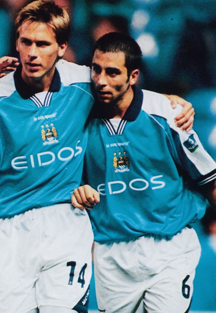 burnley home 1999 to 2000 action5