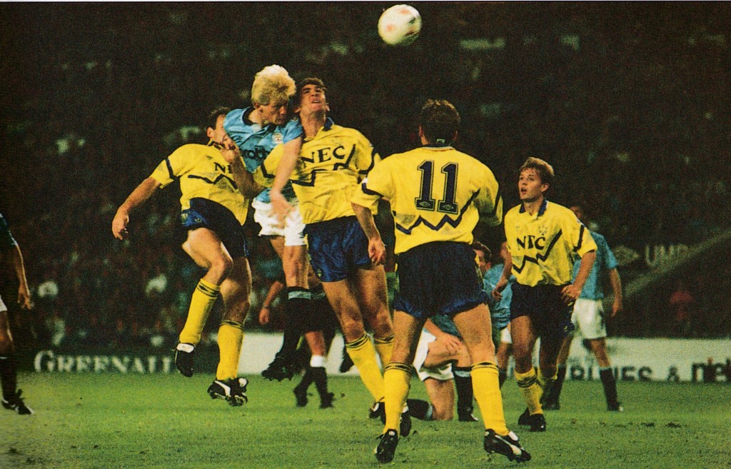 everton home 1991 to 92 action6