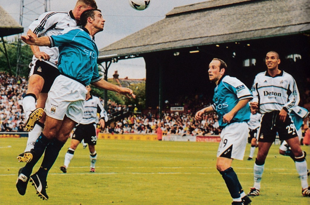 fulham away 1999 to 2000 action8