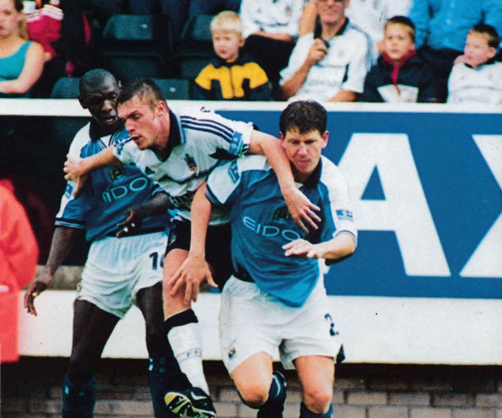 fulham away 1999 to 2000 action8