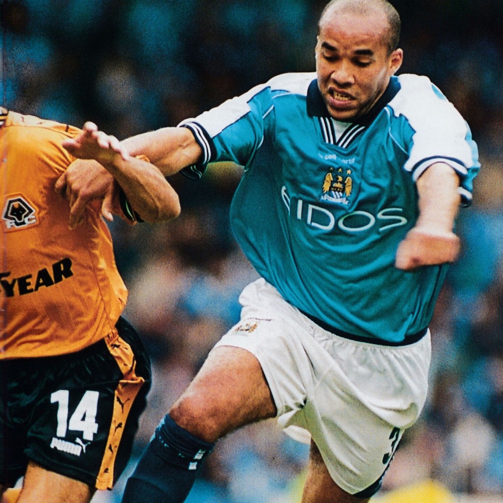 wolves home 1999 to 2000 action10