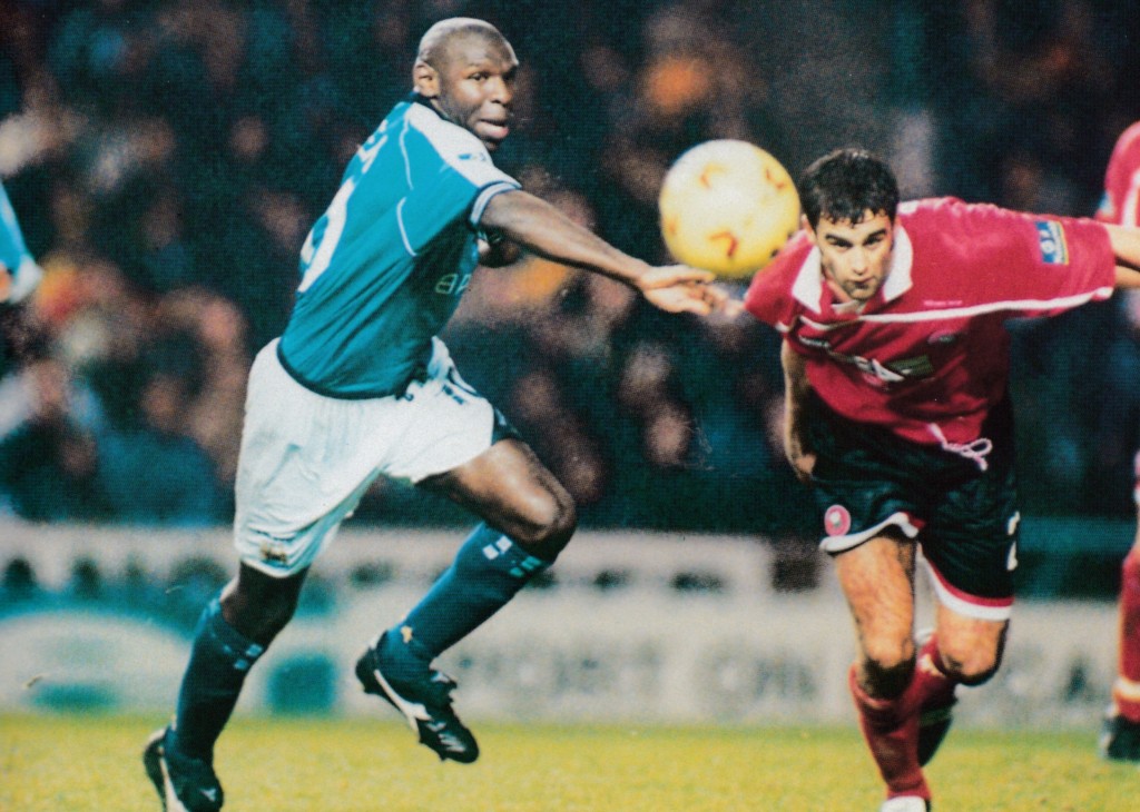 barnsley home 1999 to 2000 action5