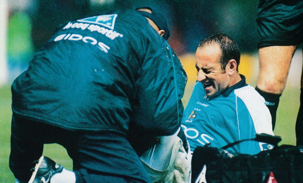 barnsley home 1999 to 2000 tiatto